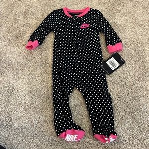 Nike sleeper 6m
